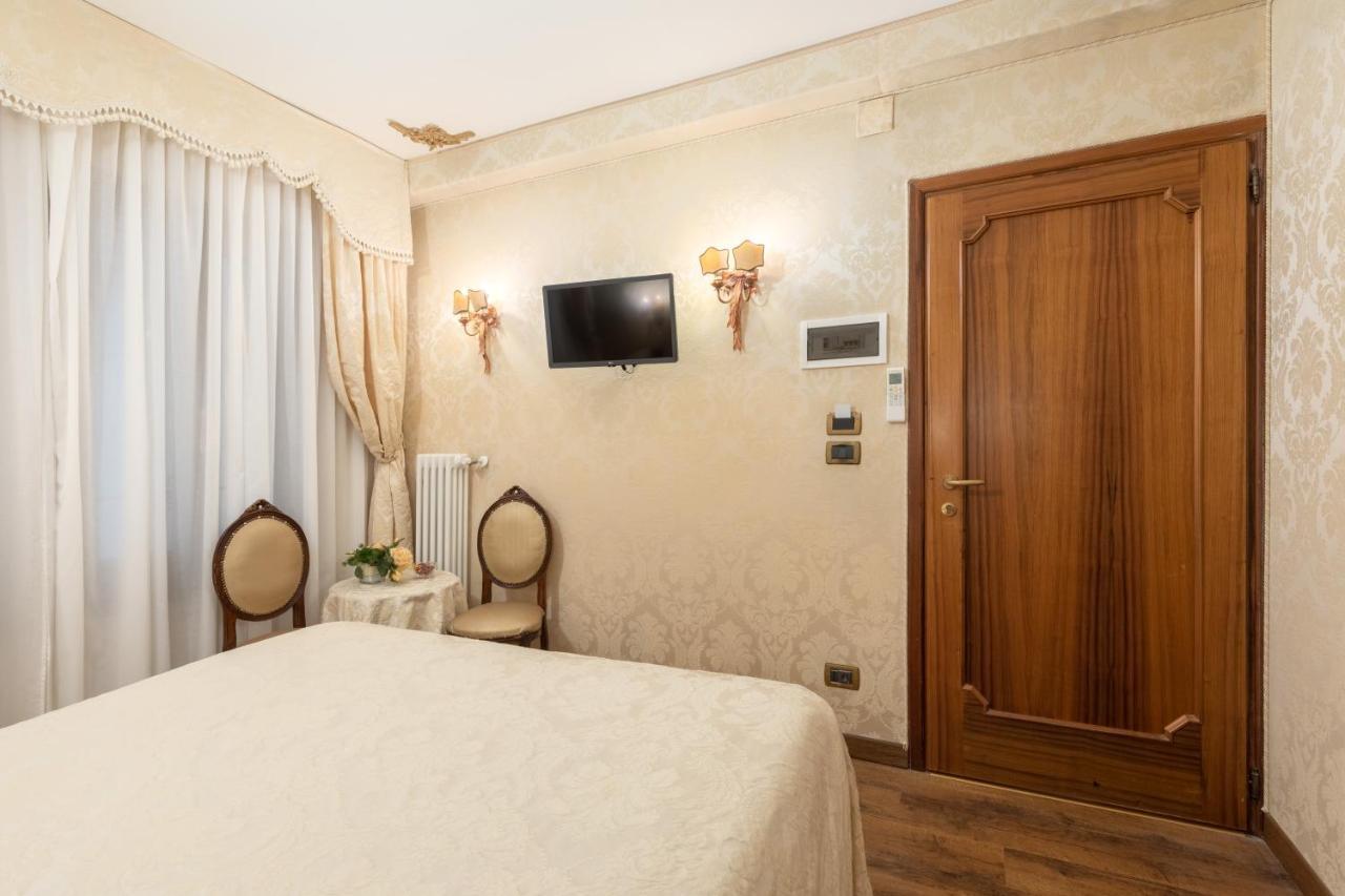 Residenza La Loggia Couette-café 2*